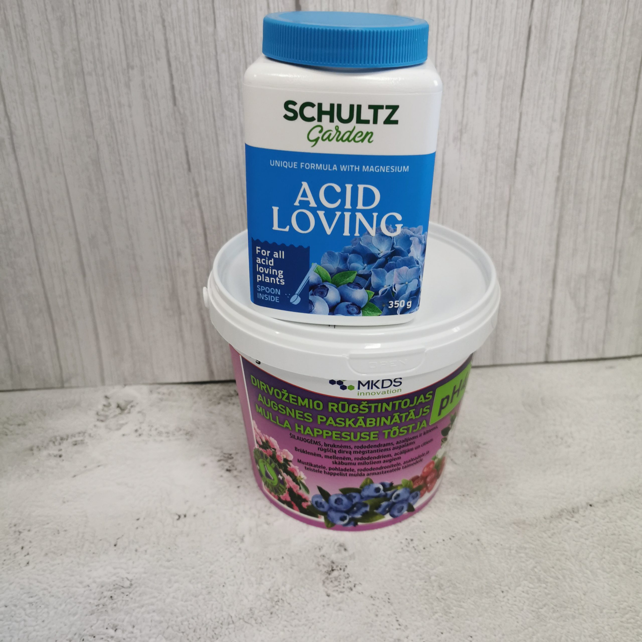 Rinkinys ,,Šilauogių džiaugsmas" su trąšomis ir dirvožemio rūgštintoju kibirėlyje Rinkinys ,,Šilauogių džiaugsmas" su trąšomis ir dirvožemio rūgštintoju kibirėlyje